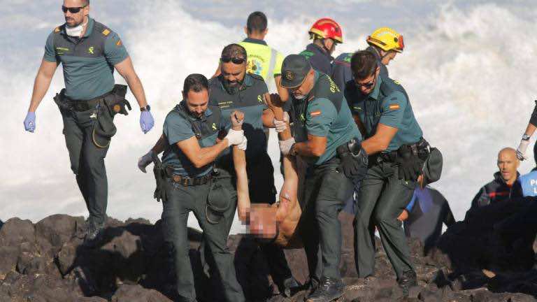فاجعة "لانزاروتي".. أربعة من الشباب الغرقى من الناظور والقنصلية المغربية تنتظر إذن العائلات لترحيل الجثث