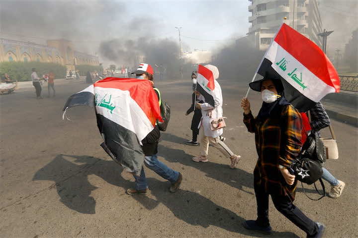 القيادات السياسية بالعراق تتفق على استخدام القوة لإنهاء الإحتاجات المطالبة بإسقاط النظام