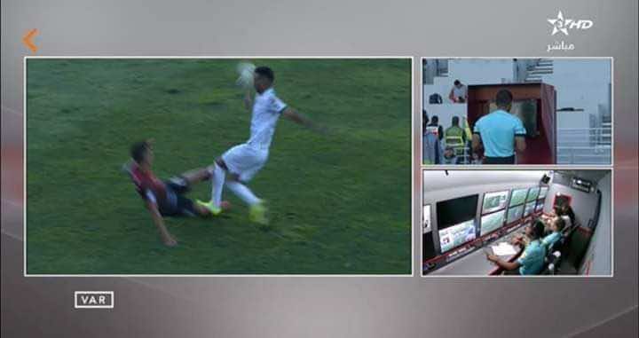 أول لاعب يتعرض للطرد بعد الاستعانة بتقنية "الڨار".. لاعب الدفاع يدخل التاريخ