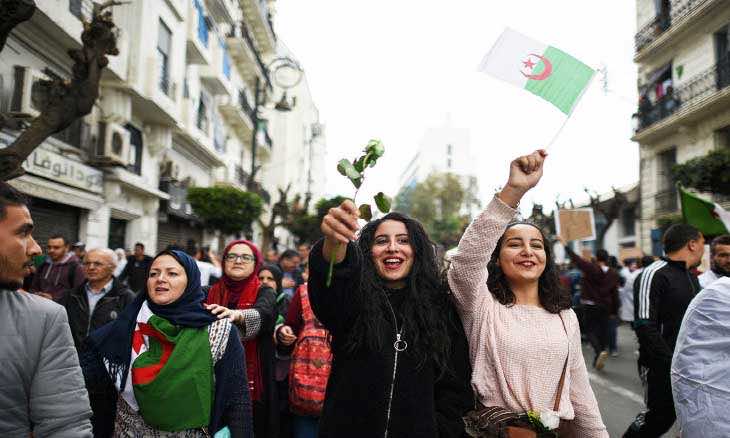 في محاولة لإقناع المرأة الجزائرية بالتصويت لصالحه.. مرشح رئاسي  يستهدف 11 مليون "عانس" في مشروعه الانتخابي