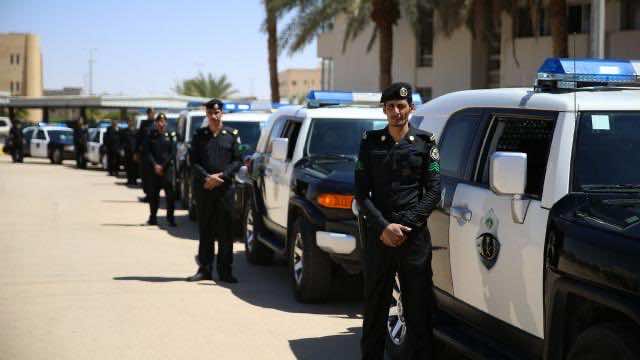 عاجل.. مسلح يطعن أعضاء فرقة مسرحية بالسعودية