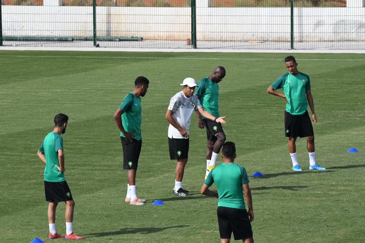 مهاجم الوداد يغادي معسكر المنتخب بسبب الإصابة وعموتة يضع أولى لمساته على المحليين