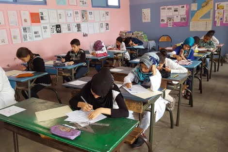 بالدار البيضاء.. أطفال دون مقررات دراسية واتهامات لمبادرة مليون محفظة