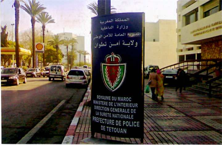 "شداتو الكاميرا".. شرطي يتورط في عملية سرقة داخل مخفر شرطة بتطوان