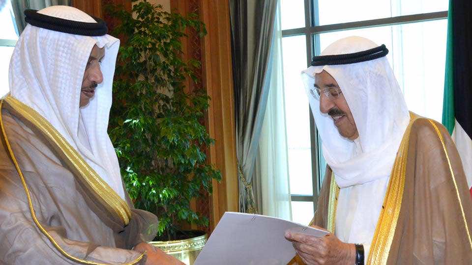 رئيس الحكومة المستقيل يعتذر لأمير الكويت عن إعادة تشكيلها: تحملت "البلاوي" في خدمتك