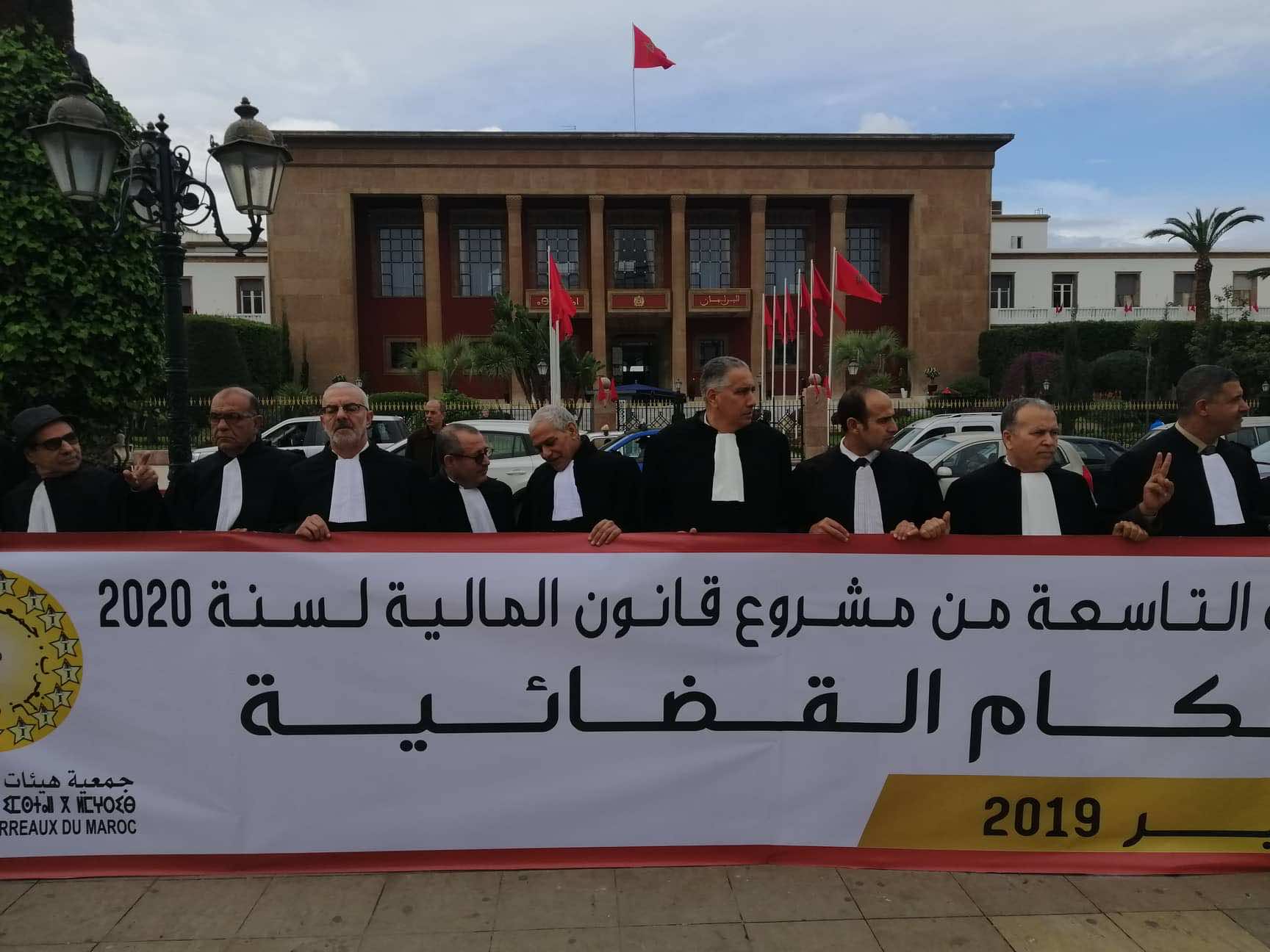 جدل تنفيذ الأحكام القضائية يتواصل.. المحامون يلتقون رؤساء الفرق وينقلون احتجاجاتهم للمحاكم