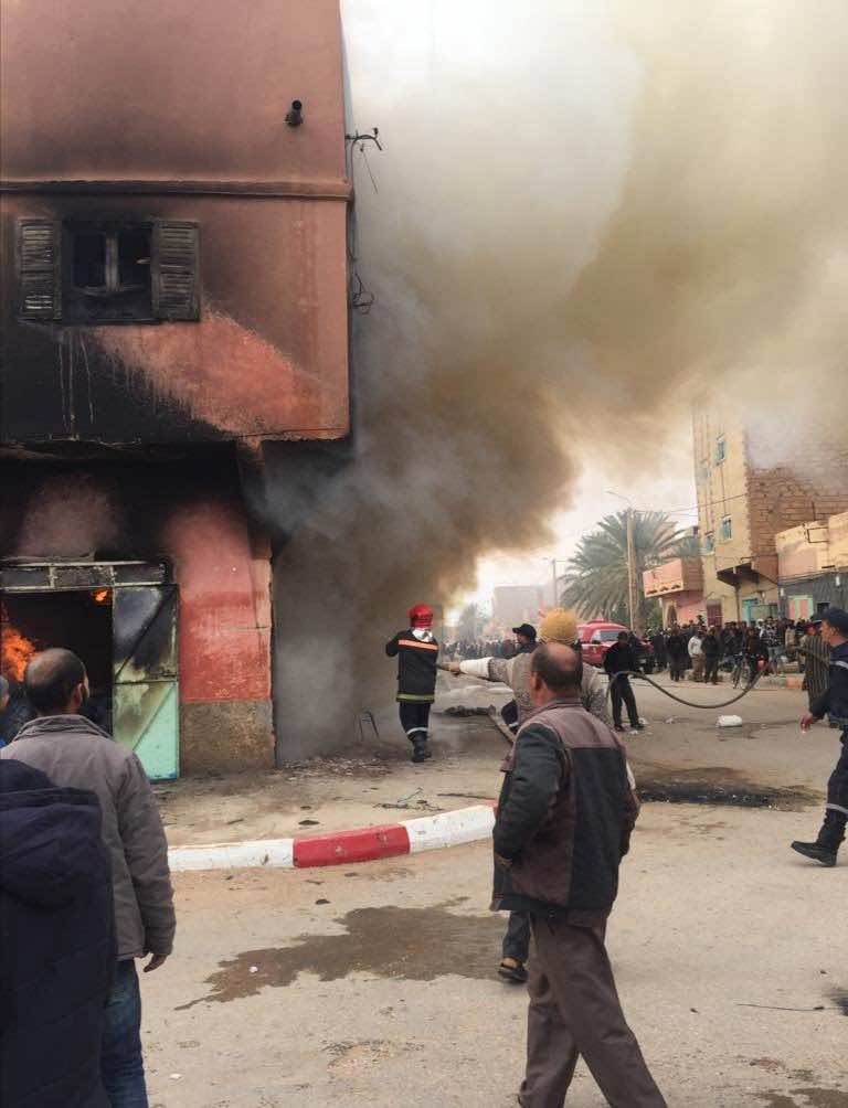 "قنينة غاز صغيرة تتسبب في حريق في بوذنيب..احتراق بيت بالكامل وحالة رعب وسط السكان- صور