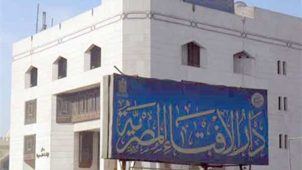 دار الإفتاء تكشف عن حكم اختلاء الرجل والمرأة في المصعد وسيارة الأجرة