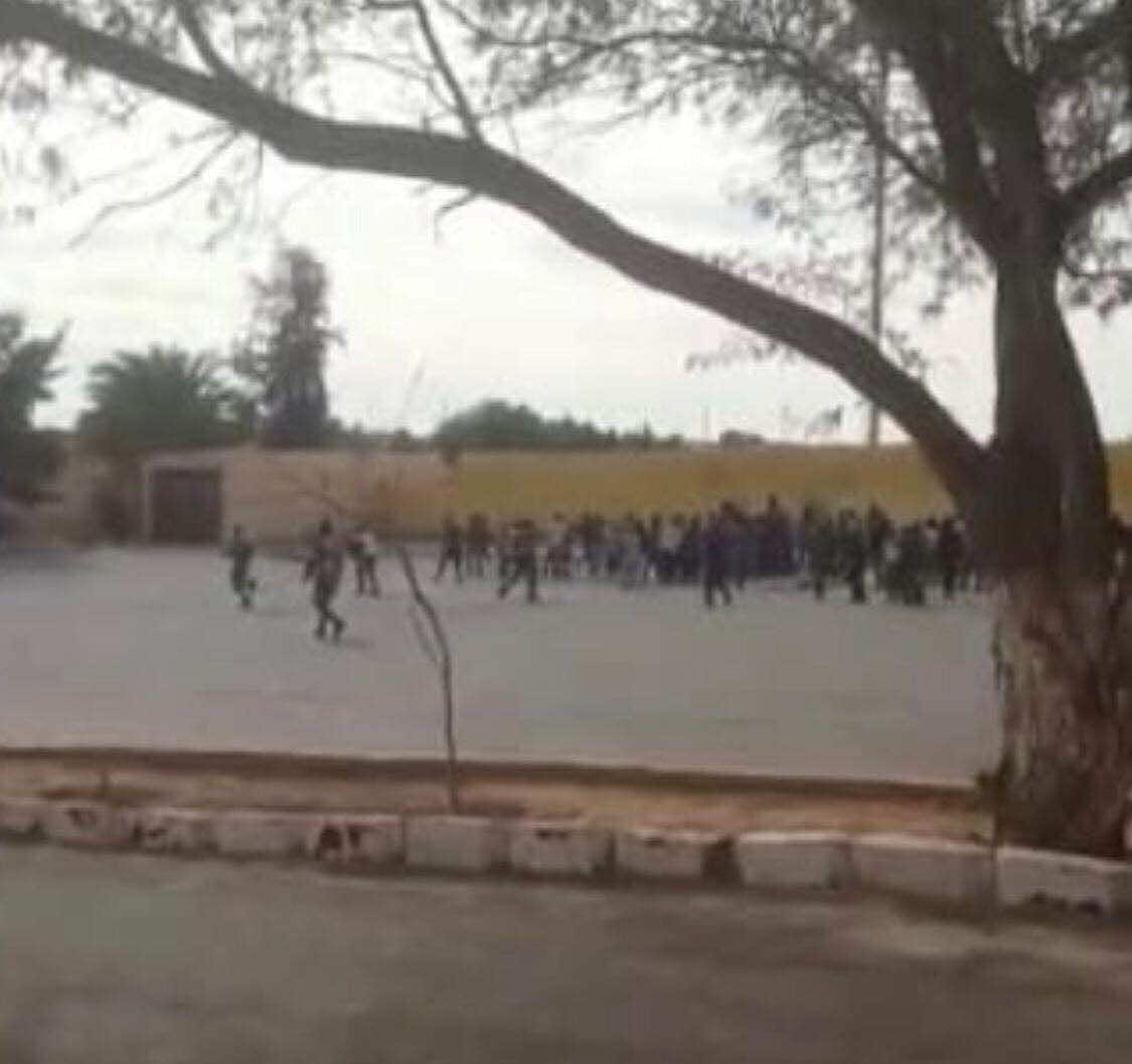 مظاهرات حاشدة في مخيمات تندوف والمحتجون يقتحمون مكتب زعيم "البوليساريو"