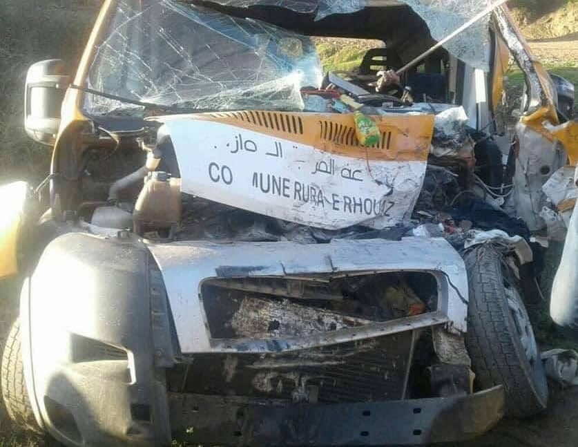 إصابات خطيرة لتلاميذ في حادث سير لسيارة للنقل المدرسي ضواحي تاونات - صور