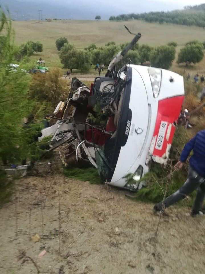 فاجعة.. 8 قتلى و42 جريحا في انقلاب حافلة وسيارتين في قعر وادي بتازة