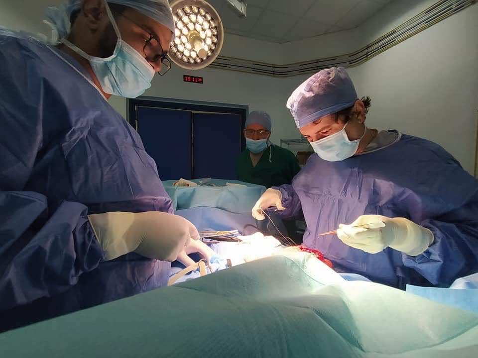 في تدخل جراحي نوعي.. فريق طبي ينقذ حياة طفلة رضيعة بأزرو