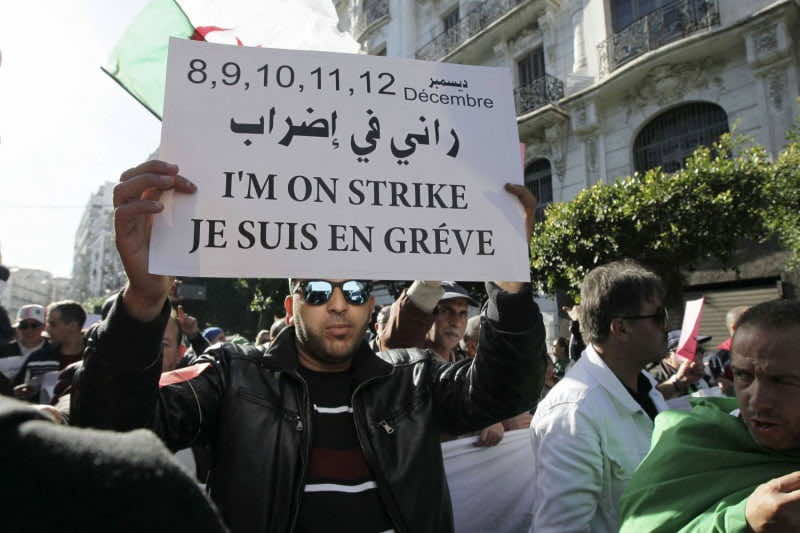 قبيل الانتخابات الرئاسية.. الغضب يشتد والإضراب العام يشل الجارة الجزائرية