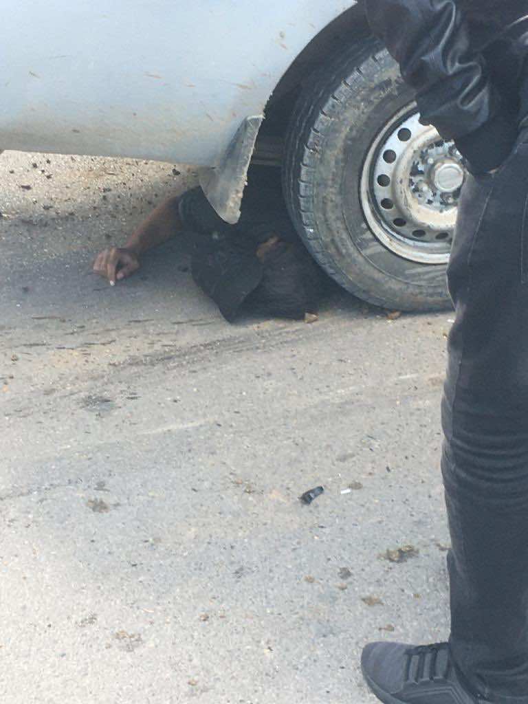 طنجة.. مصرع شخص وإصابة آخر بعد اصطدامهما بـ"بيكوب" لنقل الدجاج - فيديو