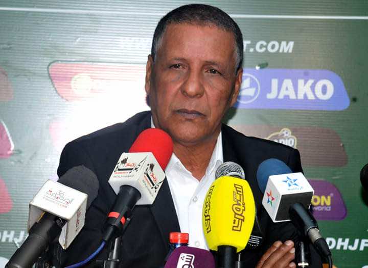 رسميا.. الدفاع الجديدي يقدم مدربه الجزائري خلفا لبادو الزاكي - صور