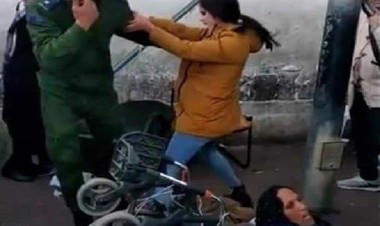 شهران حبسا نافذا لشابة صفعت جمركيا في باب سبتة عقب تعنيف والدها "المقعد"