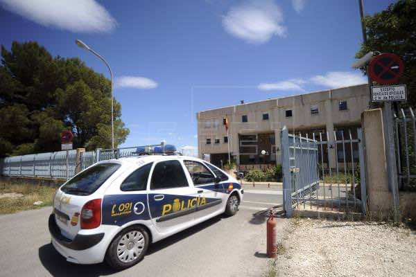 إسبانيا تفكك شبكة لتزويج المغاربة بالأوربيات وتوقف 30 شخصا..تسلبهم ما بين 8 و12 مليون!