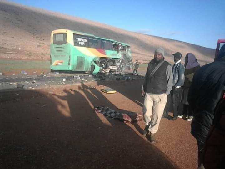 كلميم.. اصطدام بين شاحنة وحافلة لنقل المسافرين يسفر عن 5 قتلى و11 جريحا