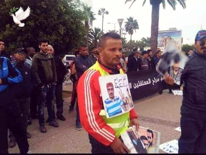 محاكمة جديدة بسبب "الفيسبوك".. توجيه تهمة إهانة العلم الوطني للناشط "بيصرو"