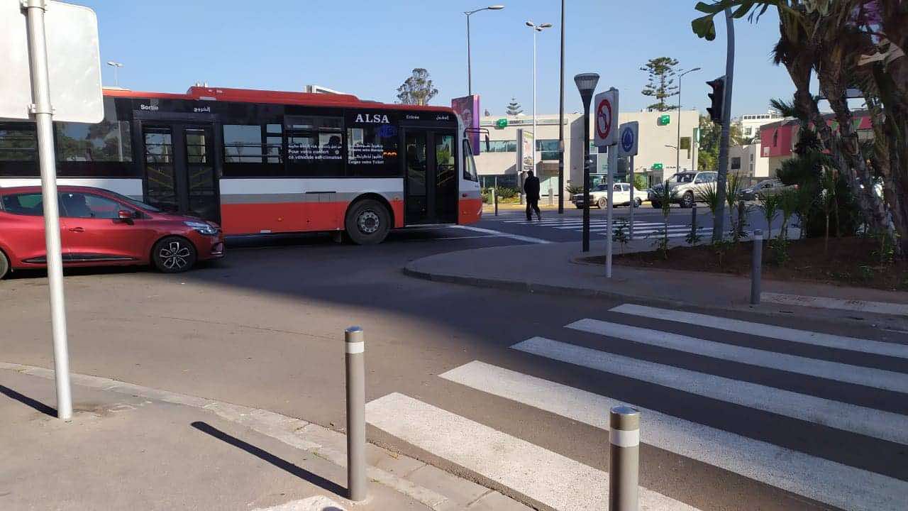 بعد طول انتظار..حافلات ألزا تجوب شوارع الدار البيضاء -صور