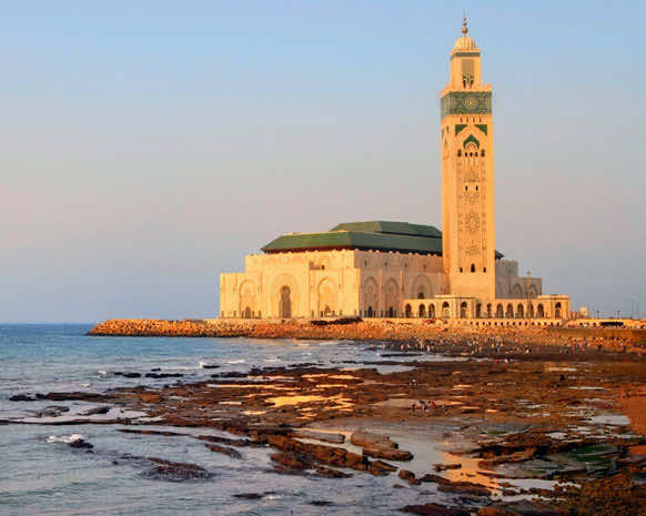 البحر يلفظ جثة متحللة قرب مسجد الحسن الثاني بالدارالبيضاء