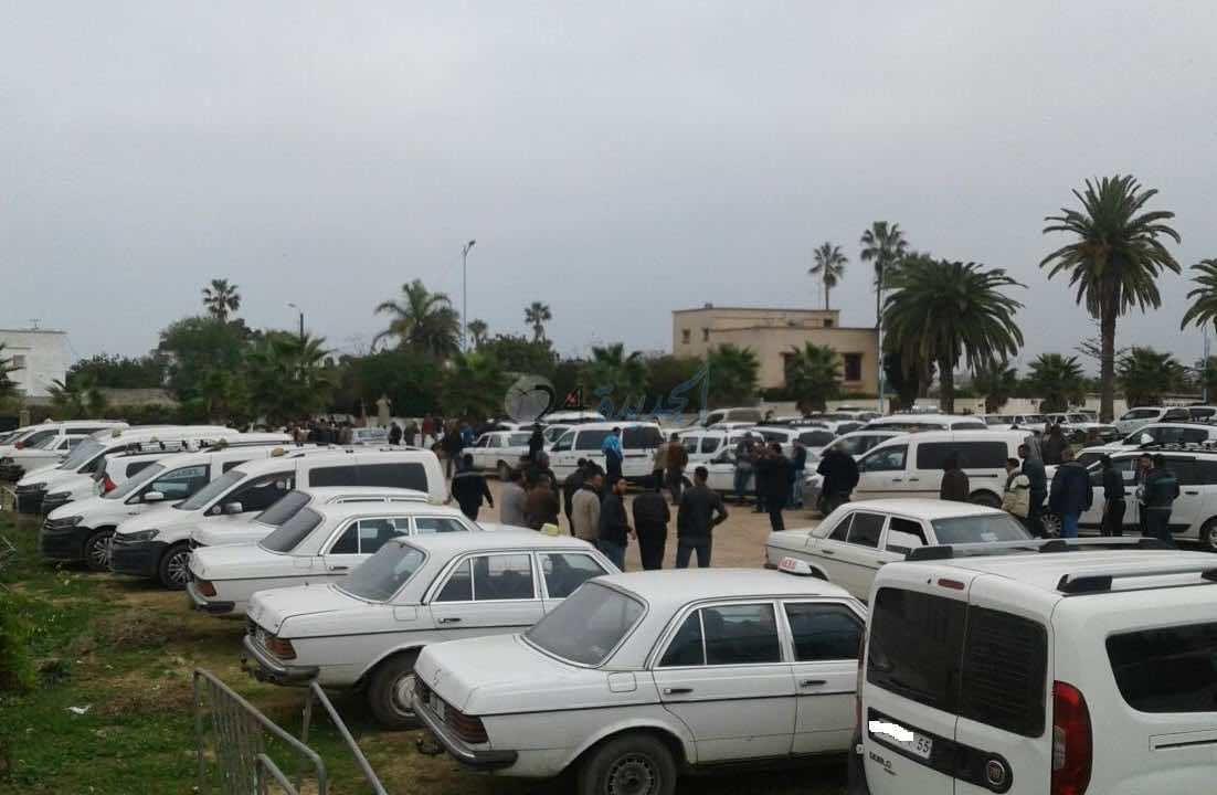 فوضى في قطاع سيارات الأجرة من الصنف الكبير في الدارالبيضاء.. رفع التعريفة وعدم احترام الطاقة الاستيعابية