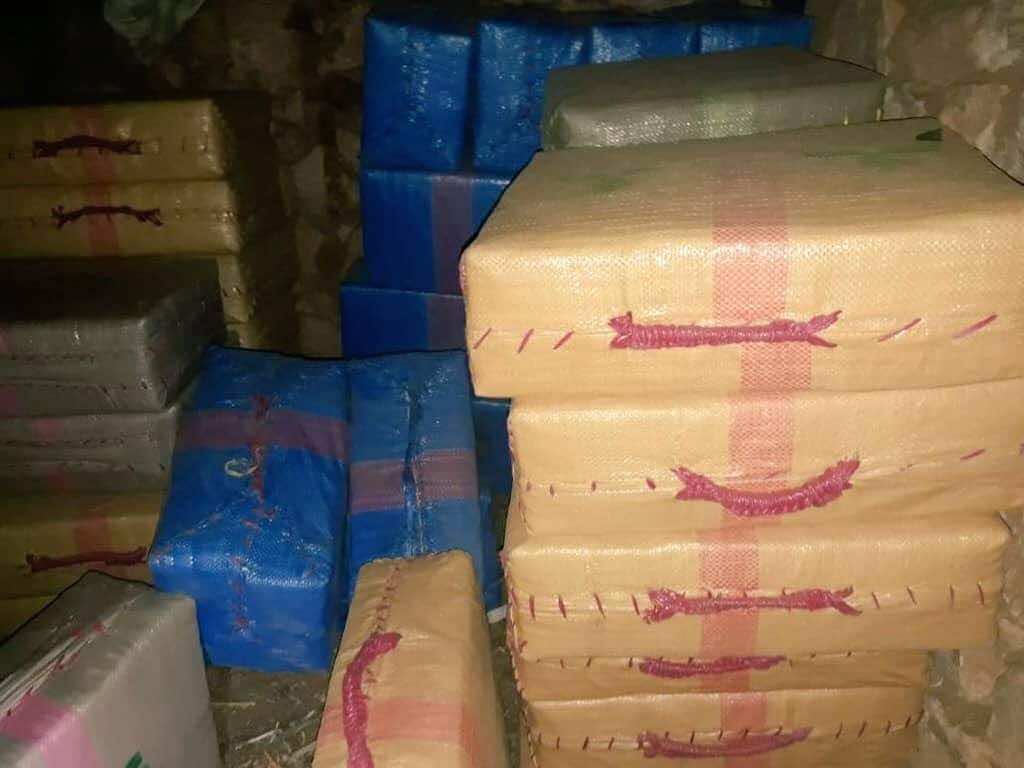 عملية أمنية استمرت منذ ليلة الثلاثاء تمكن من توقيف شبكة تهريب دولي للمخدرات...حجز معدات وزوارق ومخدرات مدفونة في الرمال-التفاصيل