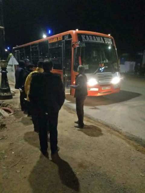 بني ملال.. احتجاج حافلات النقل العمومي بعد رشق مجهولين إحداها بالحجارة في الطريق العام!