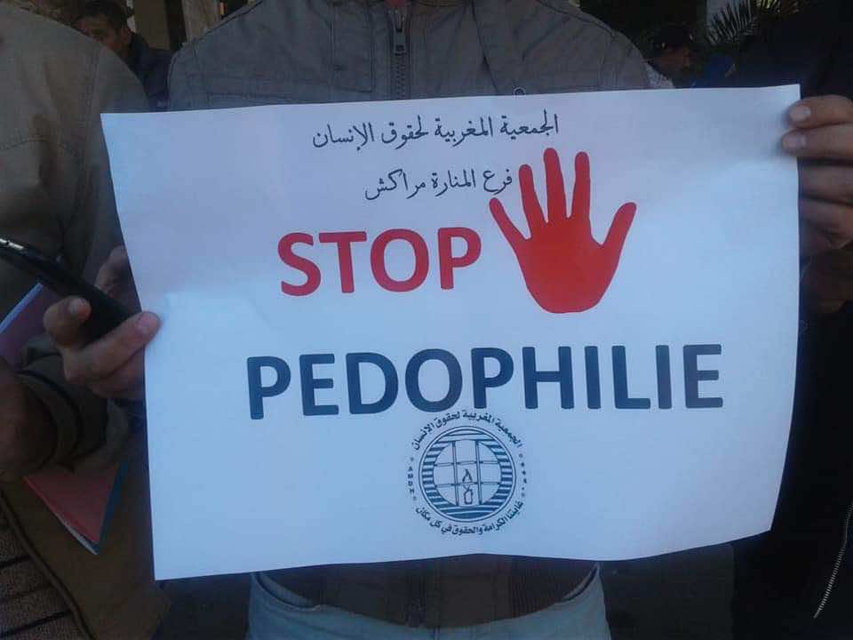 حقوقيون يتظاهرون ضد إطلاق سراح البيدوفيل الكويتي: ليس اغتصابا فقط ولكنه تدخل في السيادة المغربية