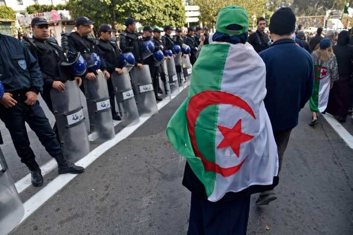الجزائريون يحيون ذكرى انطلاق الحراك بمسيرات تؤكد مطلب رحيل العصابة - فيديو
