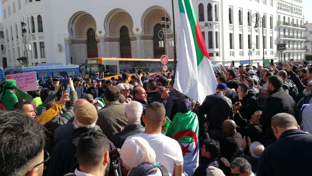 لليوم الثاني.. الجزائريون في مسيرات ضخمة إحياء لذكرى انطلاق الحراك وتأكيدا على مطالبه -فيديو