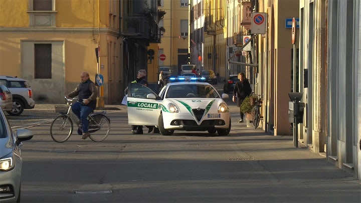 بعد عزل 11 بلدة إيطالية بسبب "كورونا".. الخارجية المغربية تتحرك وتنشئ خلية أزمة لمواكبة الجالية المغربية