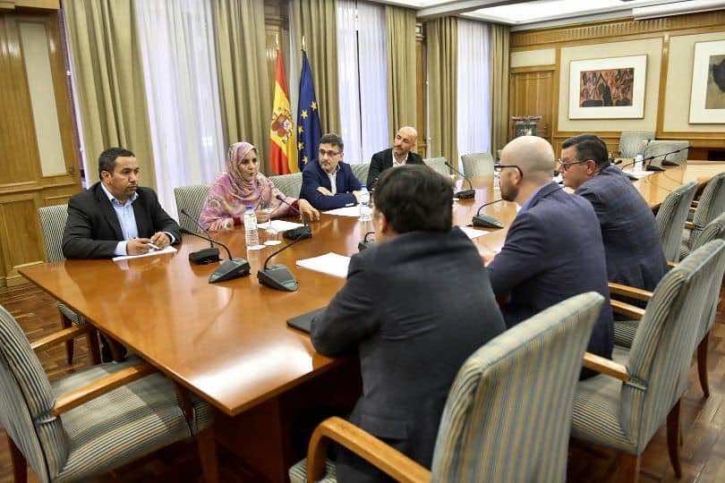 في استفزاز جديد.. وزير إسباني يستقبل وفدا عن "البوليساريو" في مكتبه!