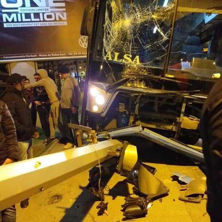 طنجة..إصابات في حادث اصطدام حافلة للنقل العمومي بعمود كهربائي