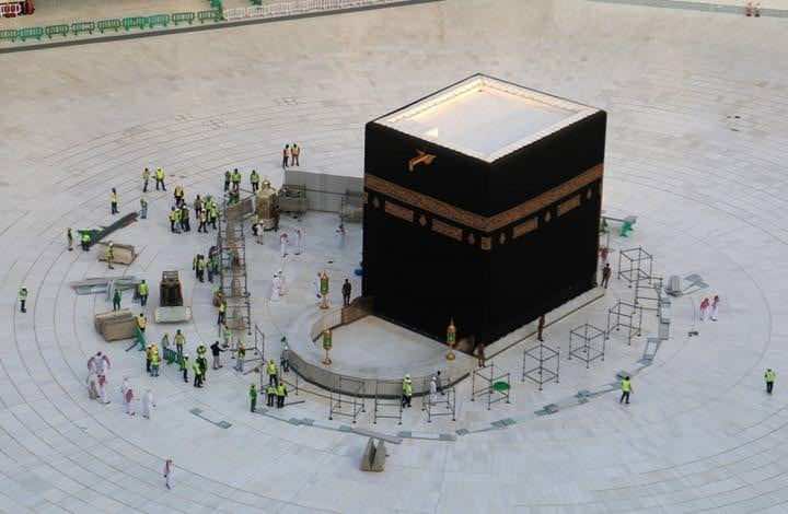 بعد التعقيم منعا لانتشار "كورونا".. السعودية تعيد فتح الحرمين الشريفين