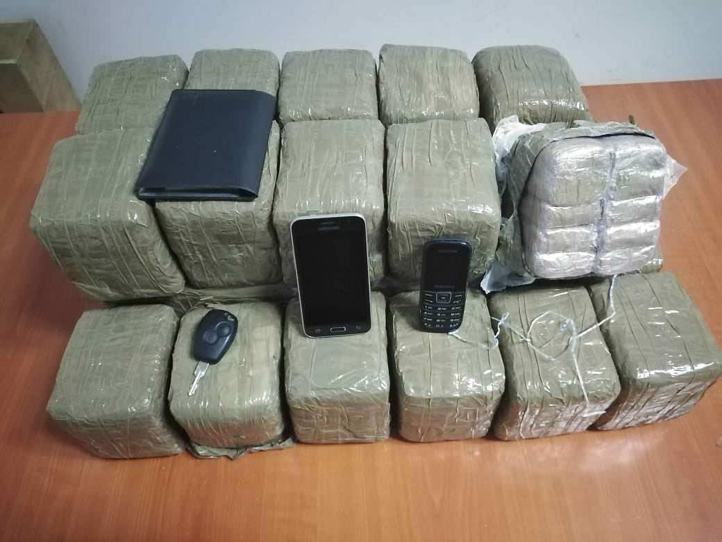 توقيف شخصين وحجز 28 كيلوغراما من مخدر الشيرا في عملية أمنية في طنجة