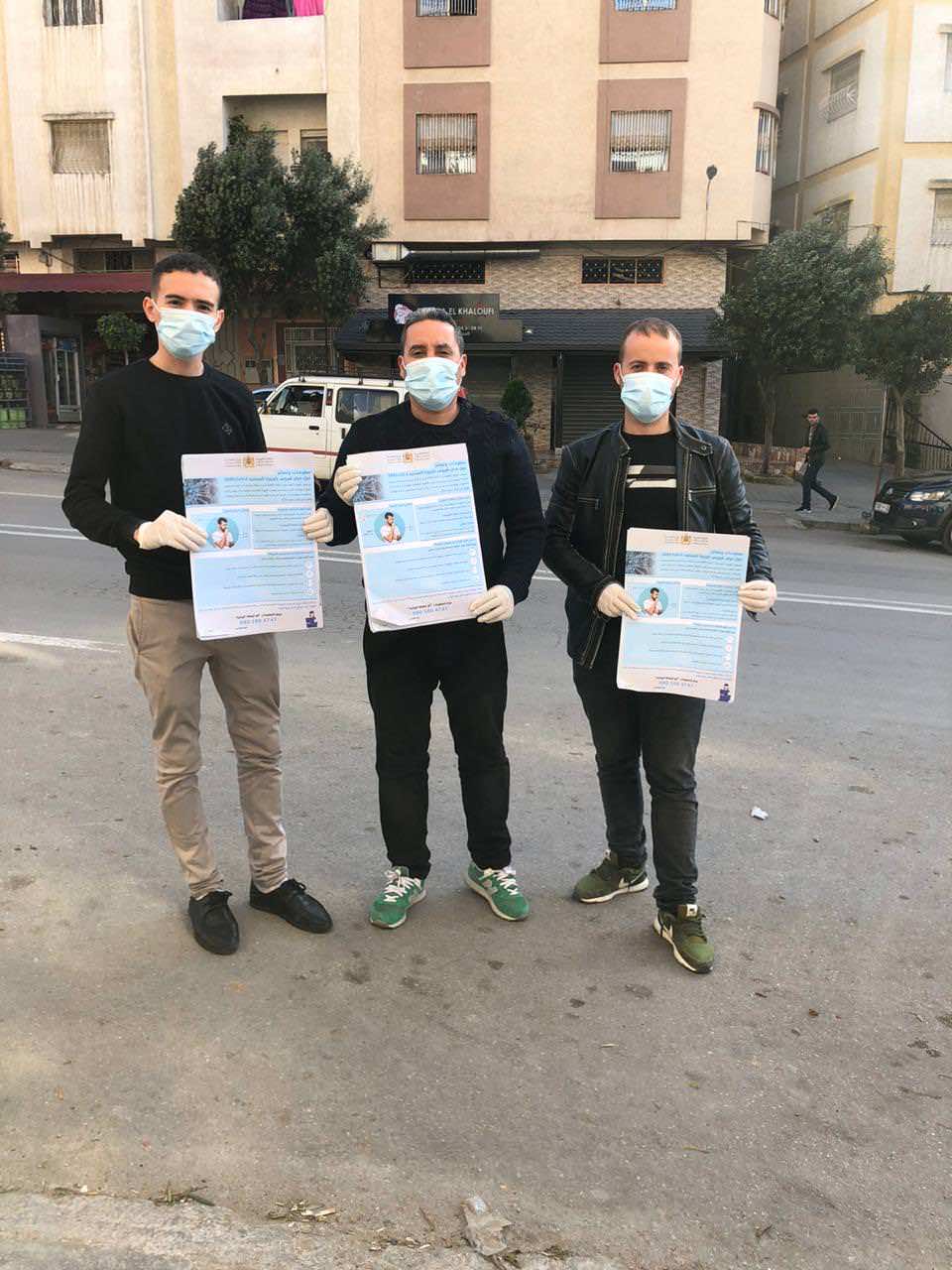 "طنجة.. متطوعون يجوبون شوارع وأحياء بني مكادة لتحسيس السكان بخطر "كورونا