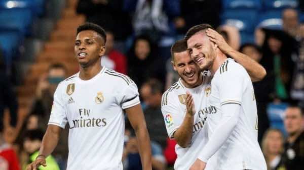 لاعب ريال مدريد يواجه تهما جنائية بعد انتهاك الحجر الصحي للاحتفال بعيد ميلاد خطيبته