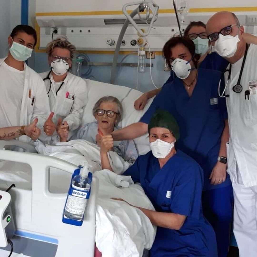 بريق أمل وسط العاصفة...أول مريضة تتعافى من كورونا في "مودينا" الإيطالية جدة عمرها 95 سنة