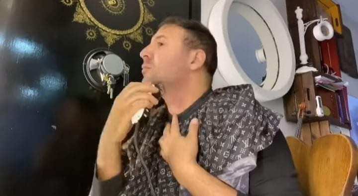 فنانون مغاربة يحلقون لحاهم.. كوسيلة للوقاية من كورونا- صور