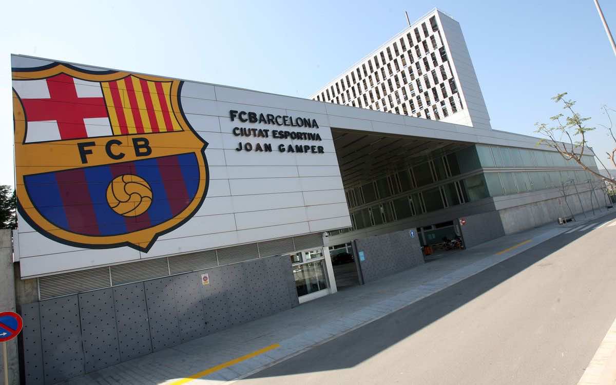 فيروس كورونا يدخل أسوار نادي برشلونة