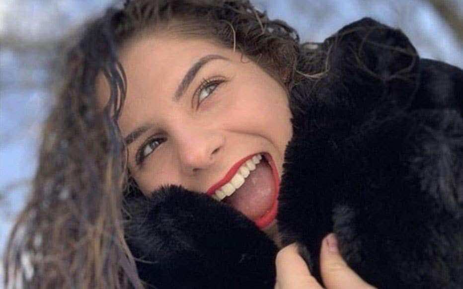 فرنسا تشيع أصغر ضحايا كورونا.. جولي عمرها 16 سنة وجنازتها سيحضرها 10 أشخاص