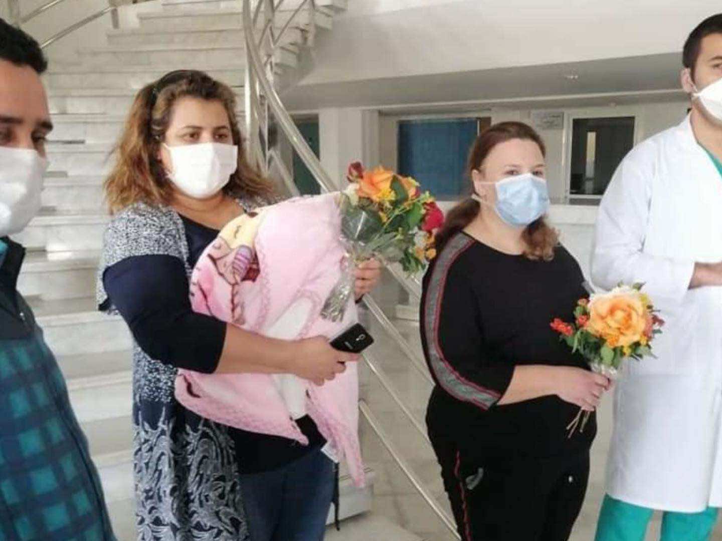 « سما »...رضيعة عمرها 3 أشهر تغادر مستشفى فاس بعد تعافيها من كورونا