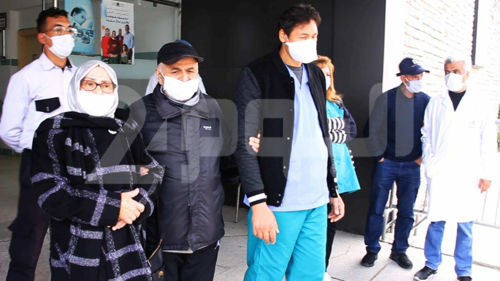 زوجان يغادران مستشفى طنجة بالدعاء للأطر الصحية والمرضى.. رحلة انتصار جديدة على "الجائحة” - فيديو