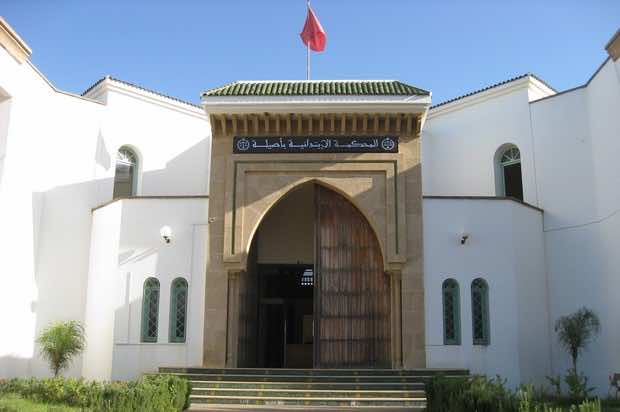 الحبس النافذ لمتورطين في سرقة الرمال بشاطئ أصيلة خلال فترة الطوارئ