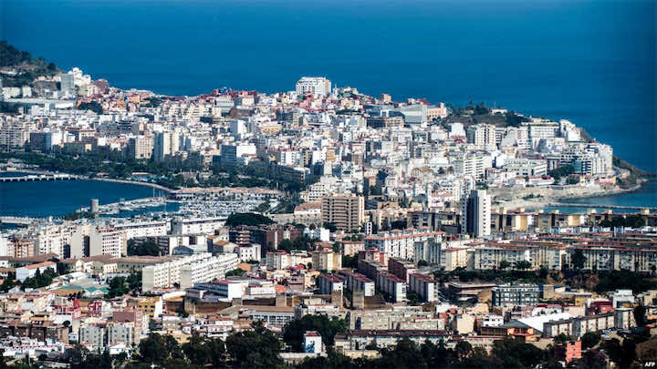 "الحريك" المعاكس..شرطة سبتة توقف مغاربة رموا أنفسهم في البحر من أجل العودة إلى الوطن للصيام مع عائلاتهم