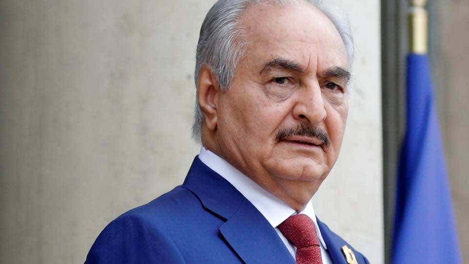 حفتر يعلن عن إسقاط اتفاق الصخيرات وينصب نفسه على رأس البلاد