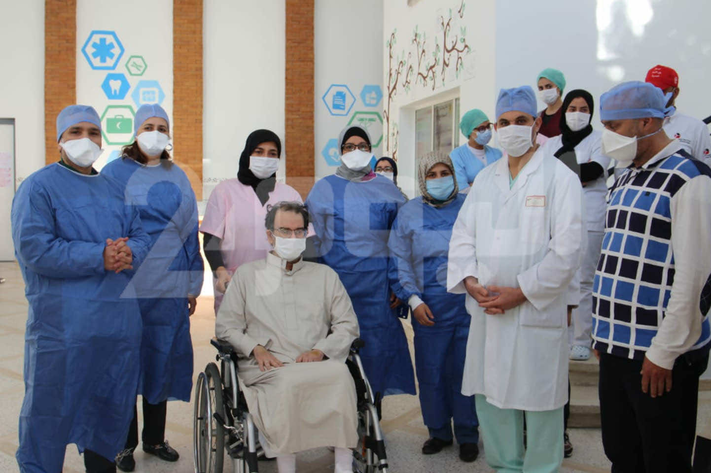 بعد صراع مع كورونا لأسابيع في الإنعاش..مستشار جماعي "يكسب المعركة" ويغادر مستشفى طنجة