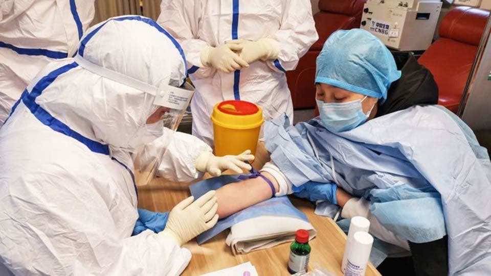 مصر تبدأ حقن المصابين بفيروس كورونا ببلازما المتعافين