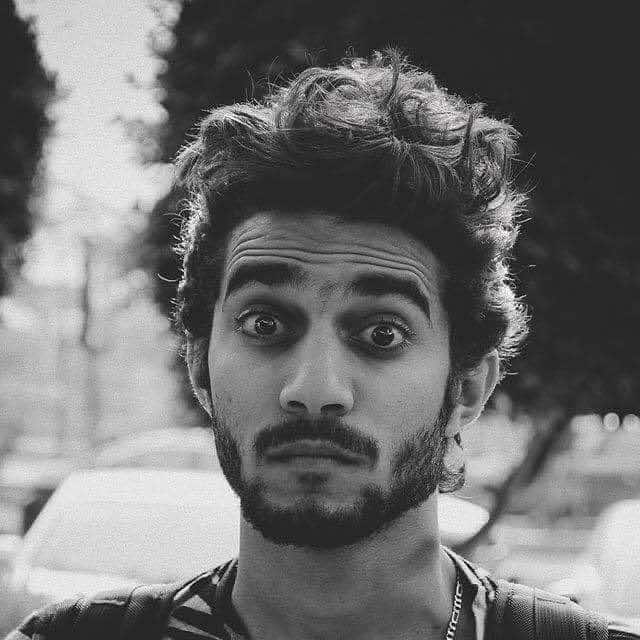 وفاة فنان مصري شاب في سجن طرة تخلق الجدل...اعتقل وبقي دون محاكمة لسنتين بتهم منها "إساءة استخدام شبكات التواصل الإجتماعي"!